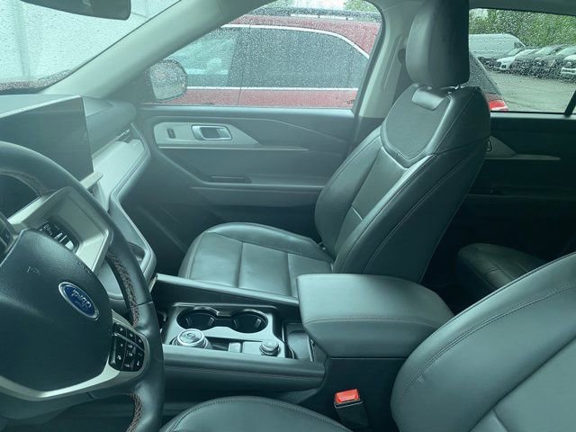 Used 2025 Ford Explorer Active w/ Active Comfort Package image 7