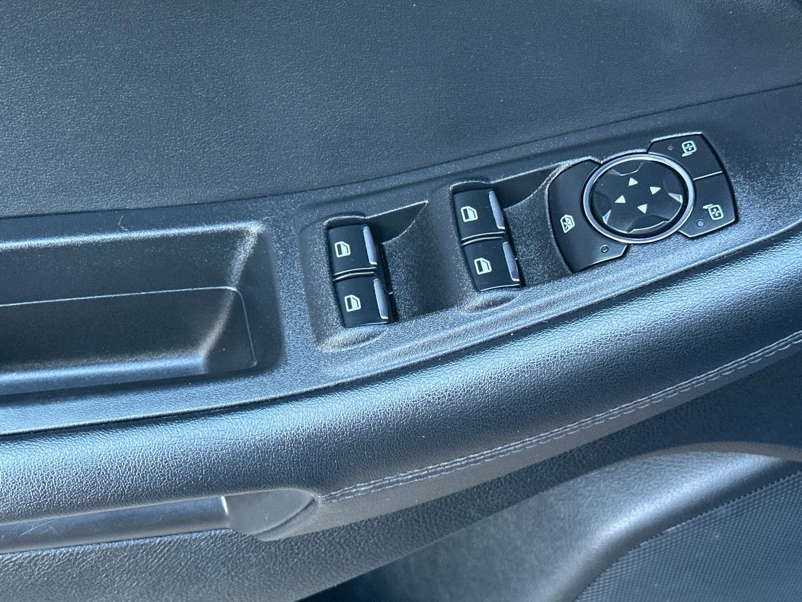 Used 2024 Ford Edge SEL image 13