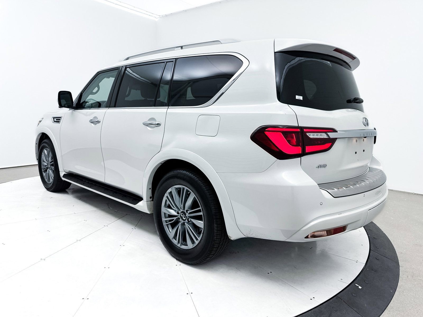 Used 2024 INFINITI QX80 Luxe image 16