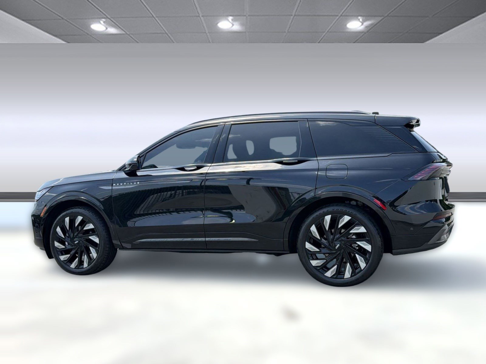 Used 2024 Lincoln Nautilus Reserve w/ Equipment Group 202A AWD/4WD image 2