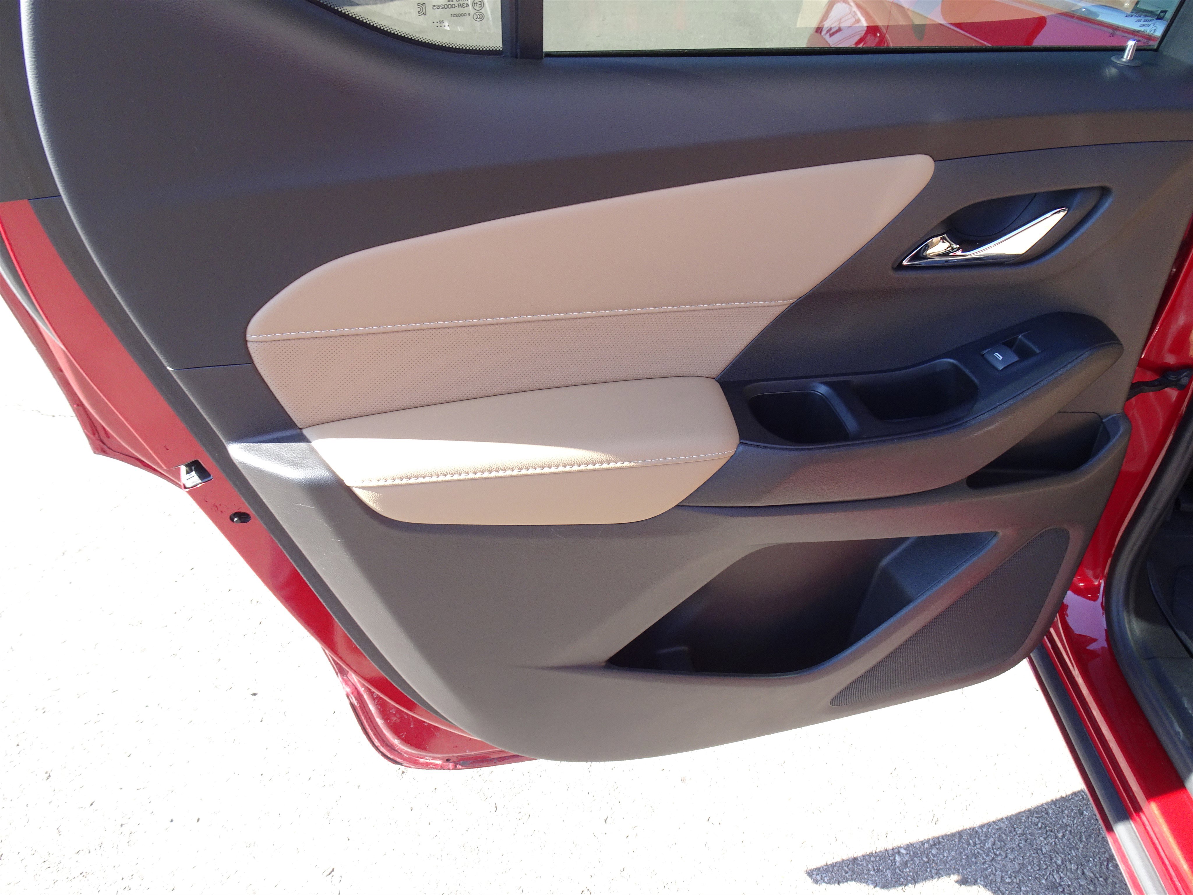 Used 2023 Chevrolet Traverse Premier w/ LPO, Floor Liner Package FWD image 16