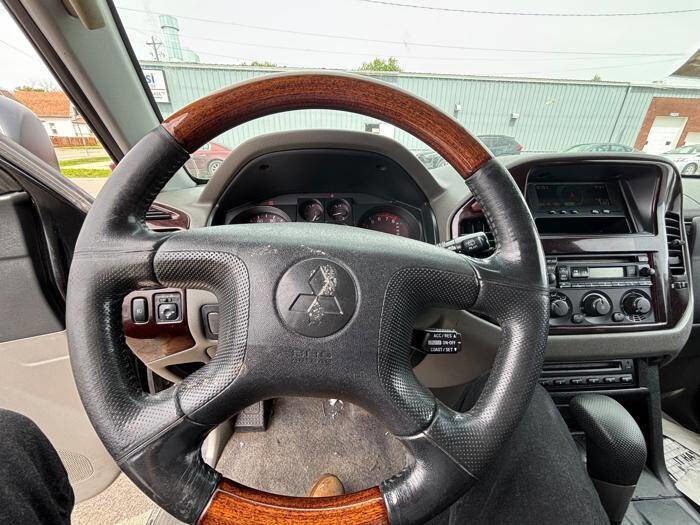 Used 2002 Mitsubishi Montero Limited AWD/4WD image 35