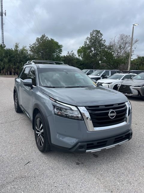 Used 2024 Nissan Pathfinder Platinum image 5