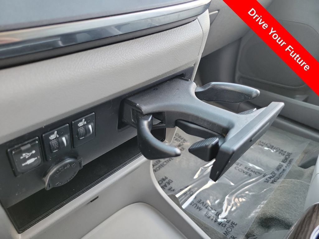 Used 2017 Toyota Sienna XLE w/ XLE Navigation Package FWD image 15