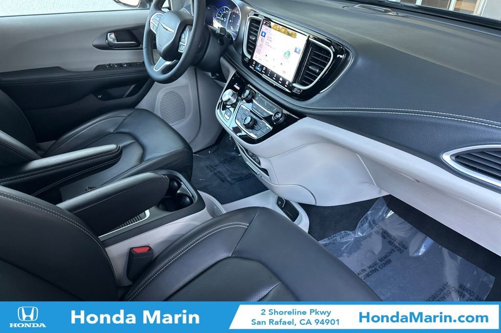 Used 2024 Chrysler Pacifica Select image 20