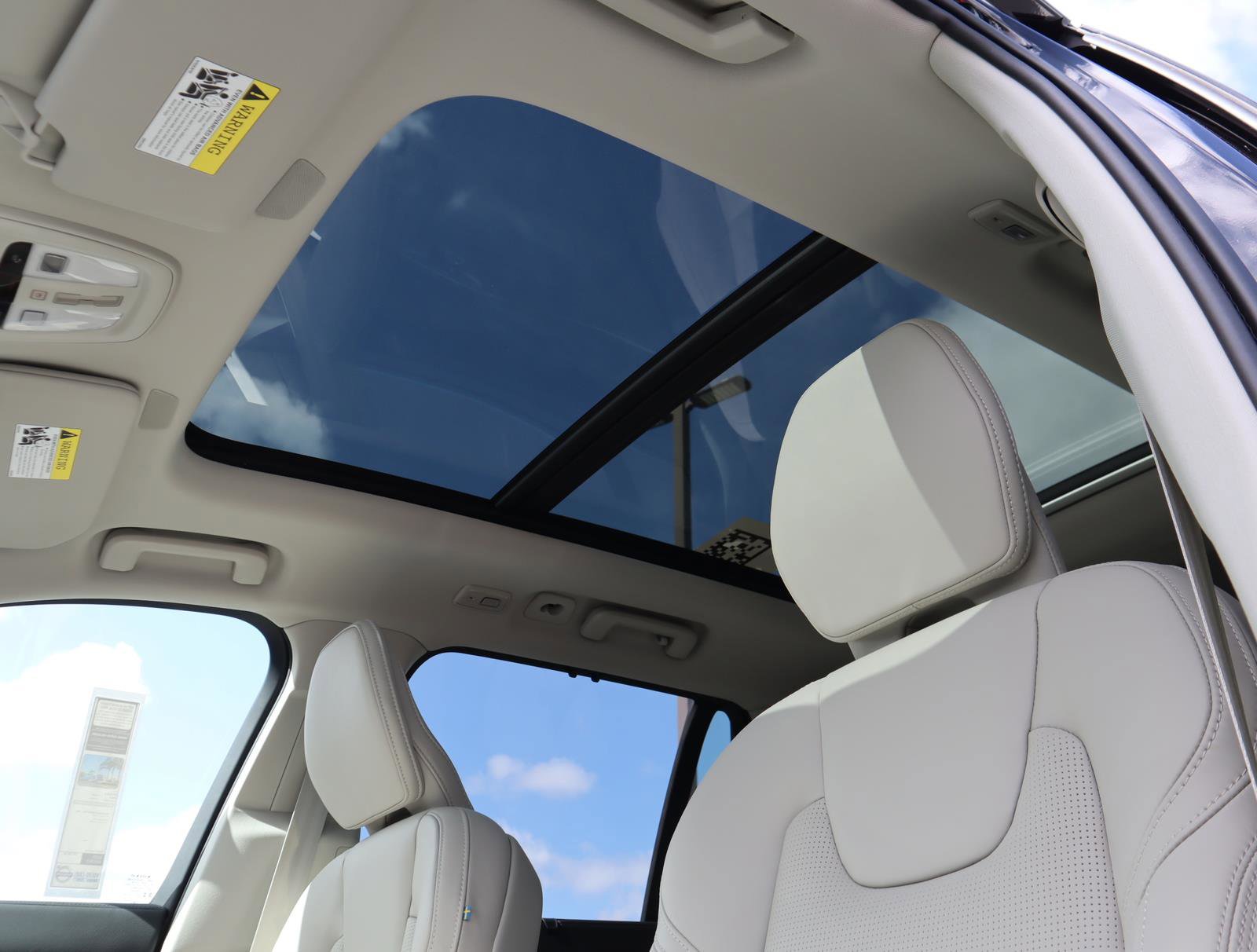 Certified 2024 Volvo XC90 B6 Ultimate image 3