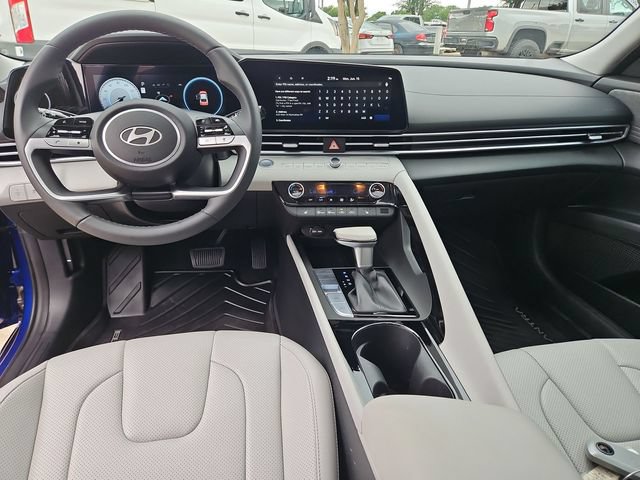Used 2025 Hyundai Elantra Limited FWD image 21