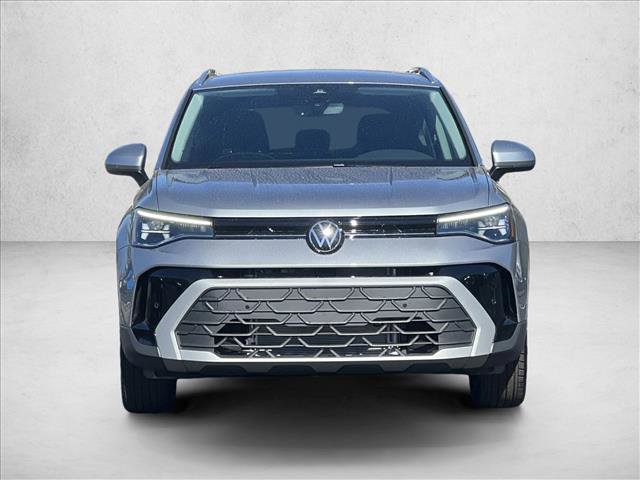 Used 2025 Volkswagen Taos SE image 2