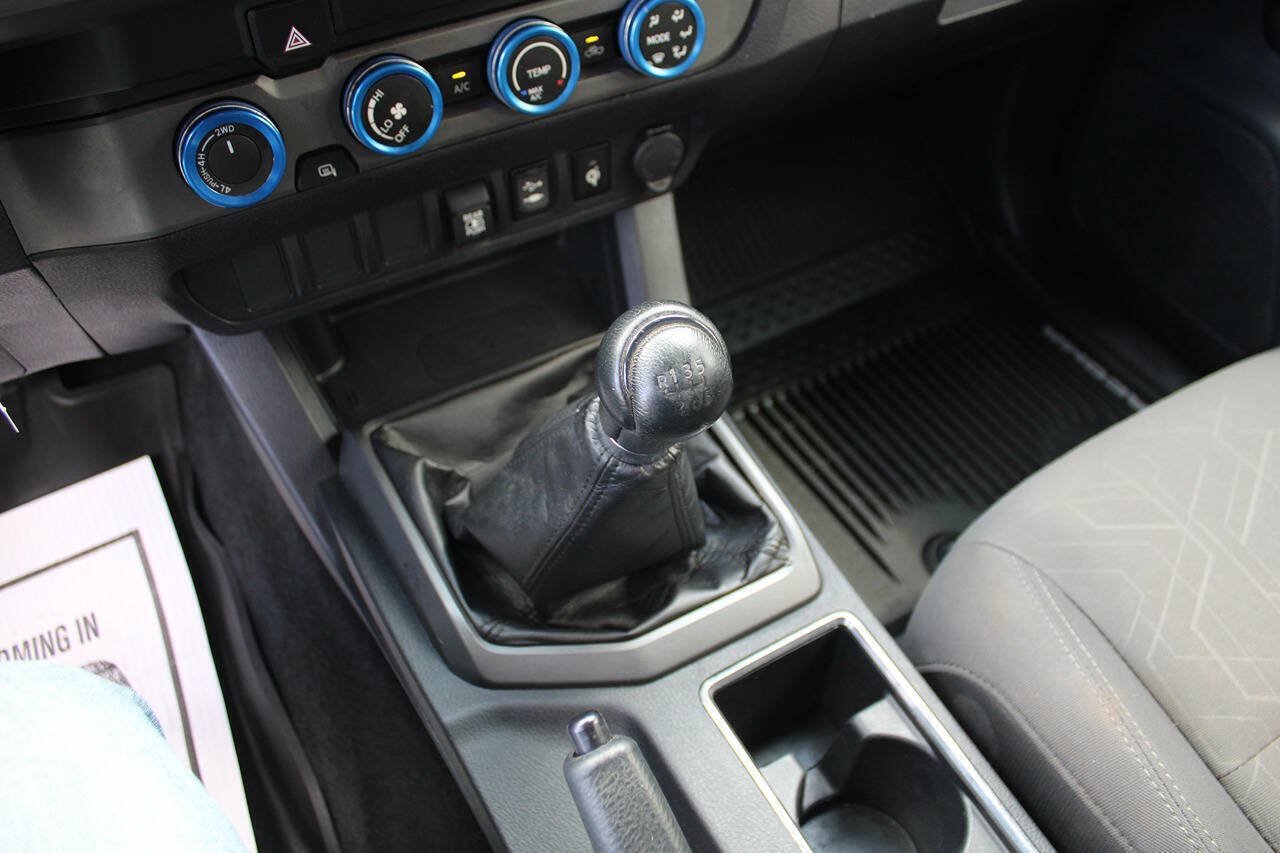 Used 2019 Toyota Tacoma TRD Sport AWD/4WD image 30