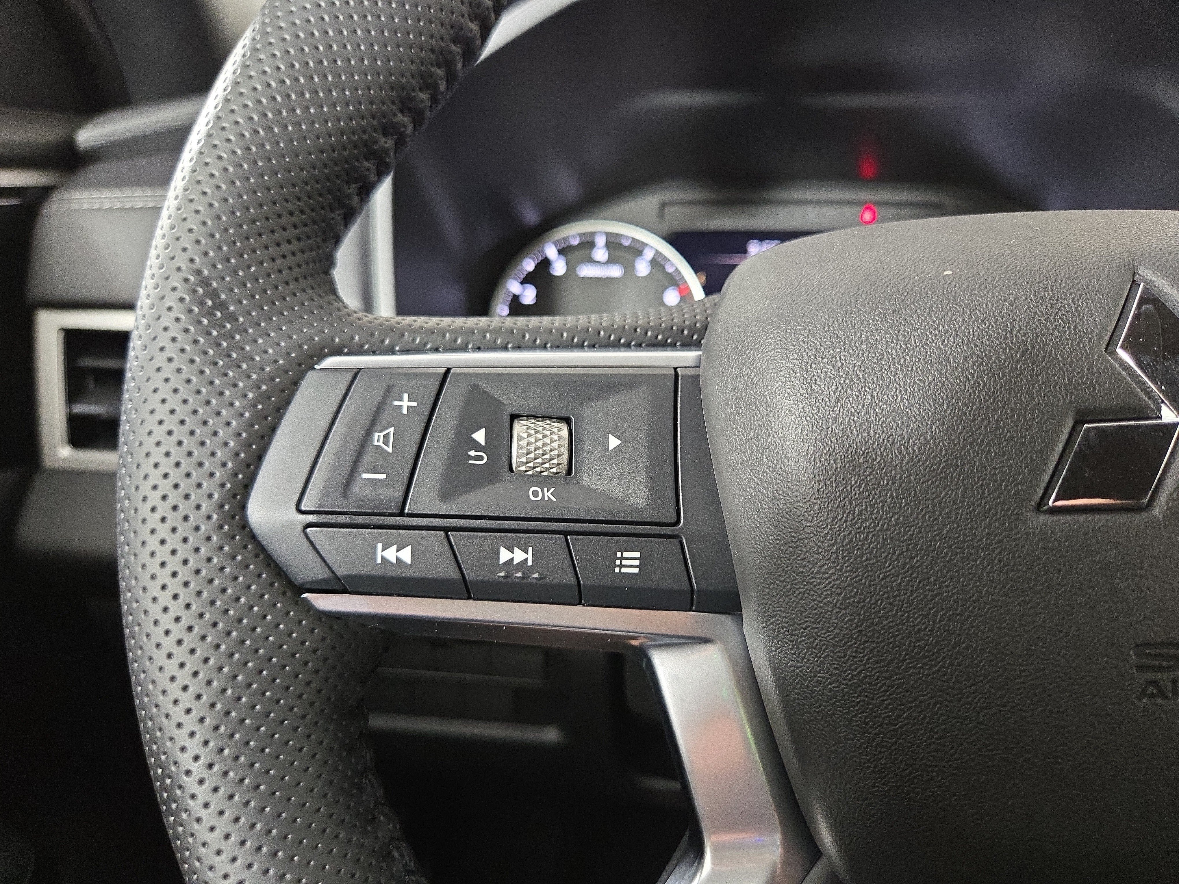 New 2026 Mitsubishi Outlander LE FWD image 15