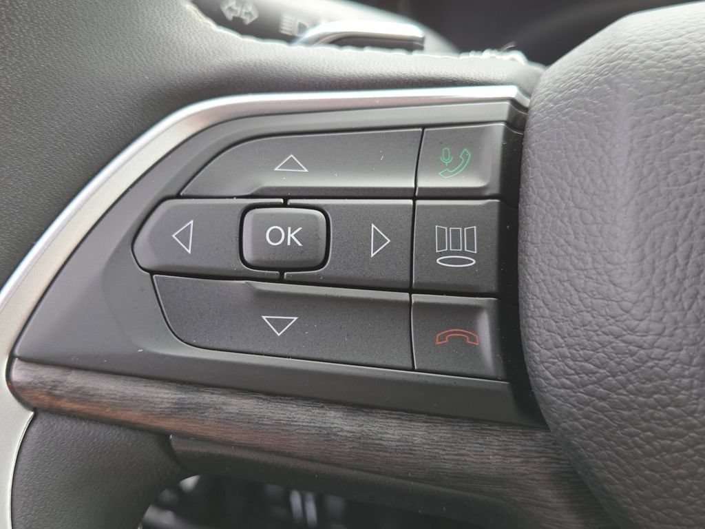 Used 2024 Jeep Grand Cherokee L Limited AWD/4WD image 18