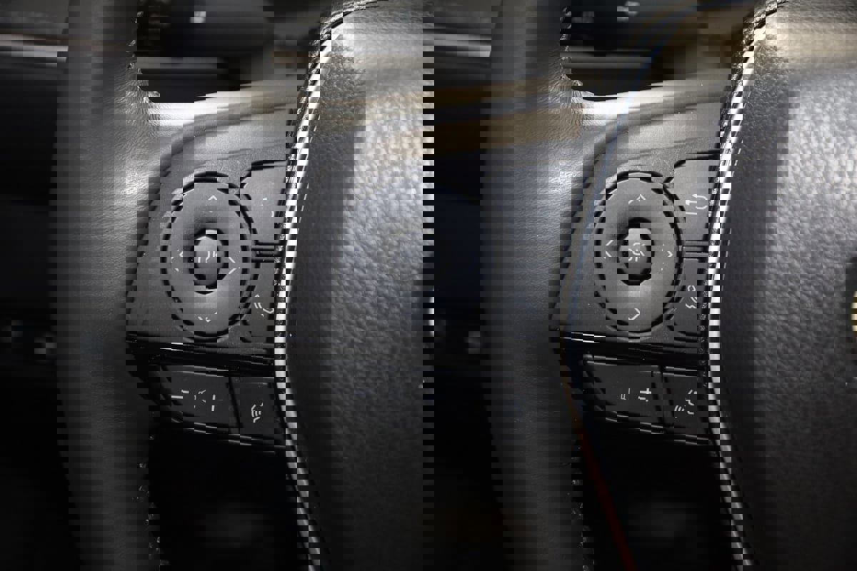 Used 2023 Toyota Venza Limited image 30