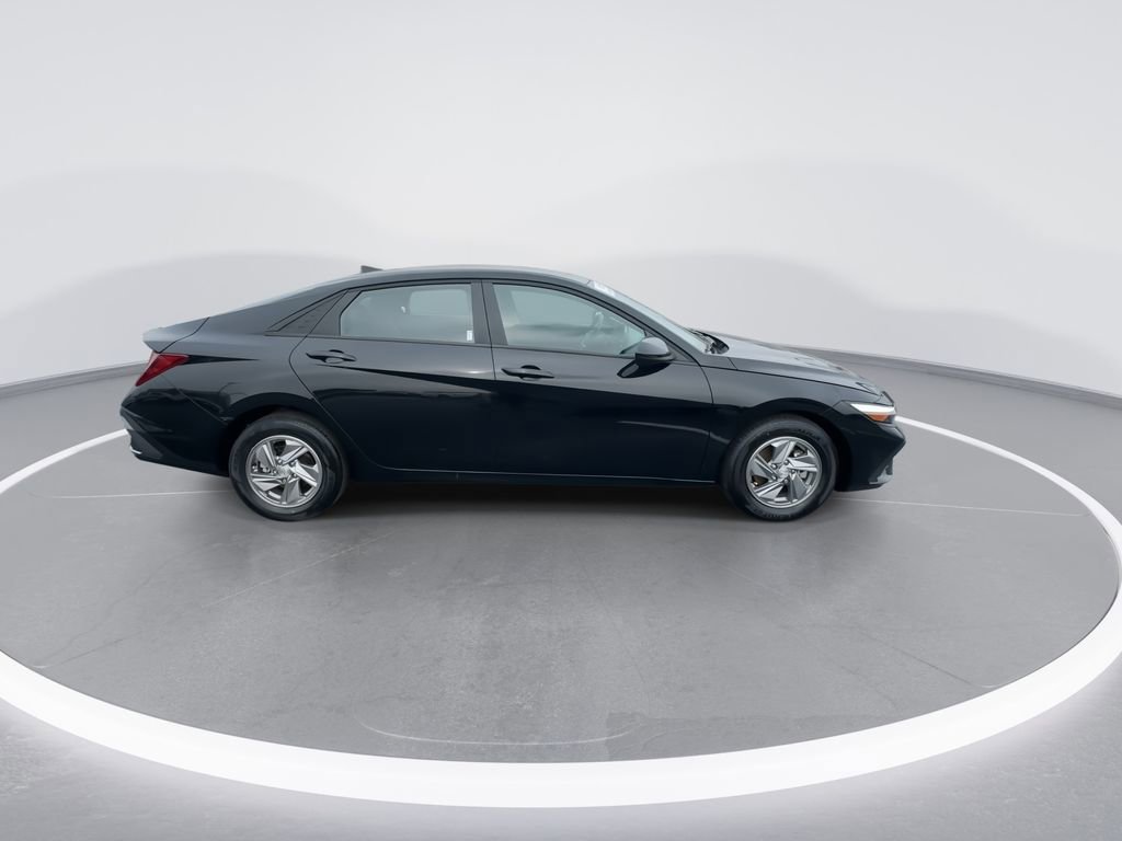 Used 2024 Hyundai Elantra SE image 9