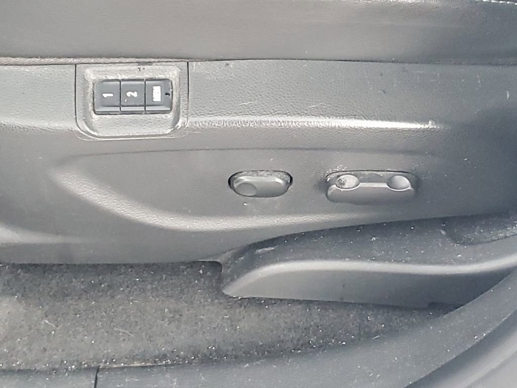 Used 2019 Buick Encore Essence FWD image 15