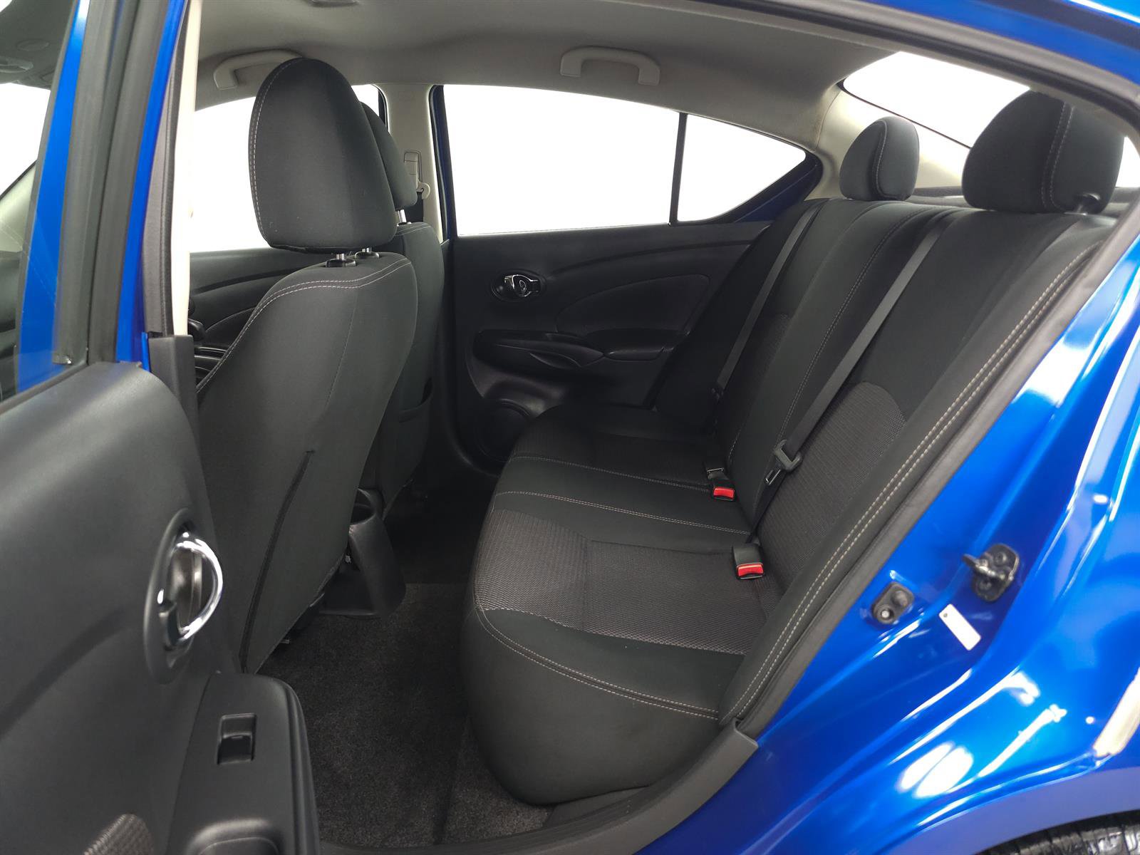 Used 2017 Nissan Versa SV FWD image 5