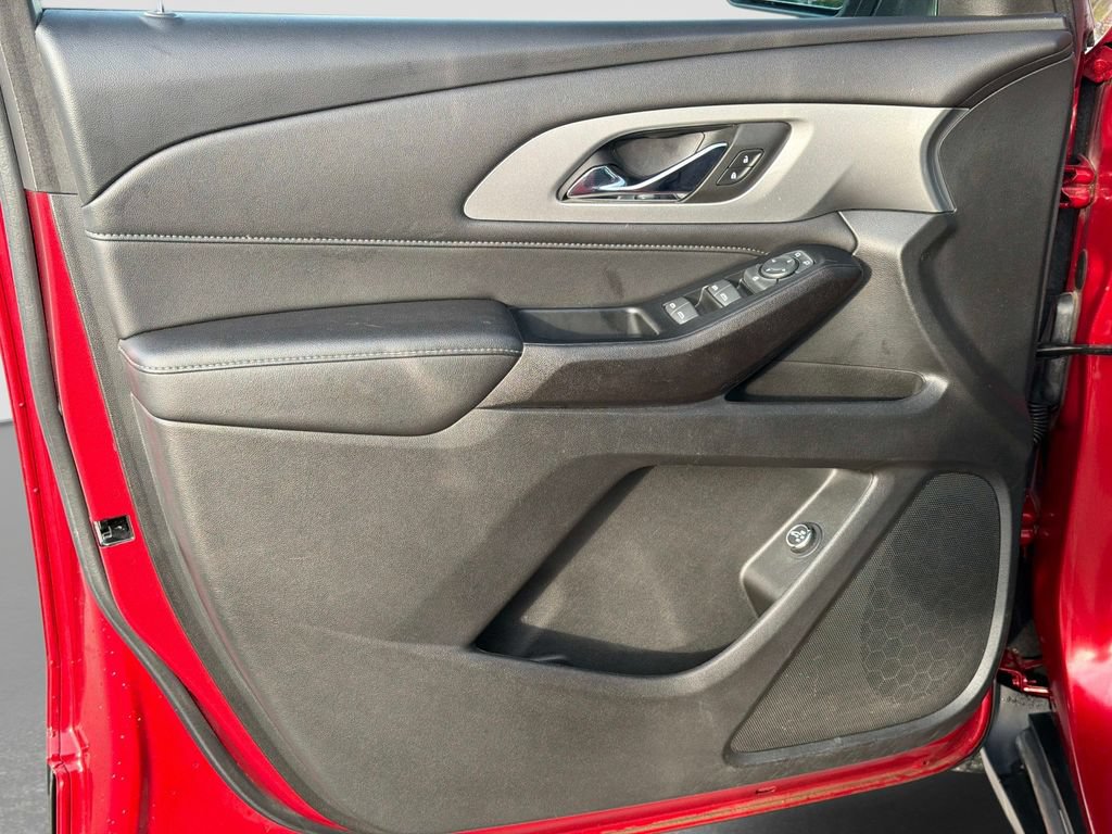 Used 2023 Chevrolet Traverse LT FWD image 18
