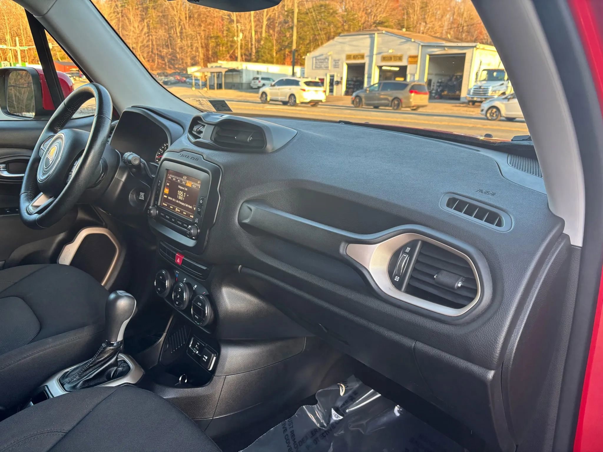 Used 2015 Jeep Renegade Latitude w/ Popular Equipment Group image 16