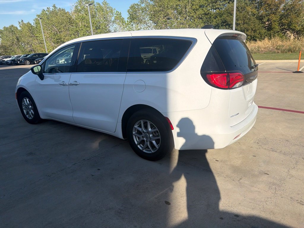 Used 2024 Chrysler Voyager LX FWD image 4