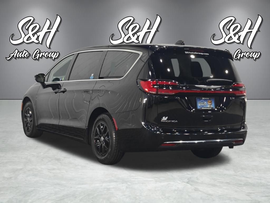 Used 2024 Chrysler Pacifica Touring-L image 15