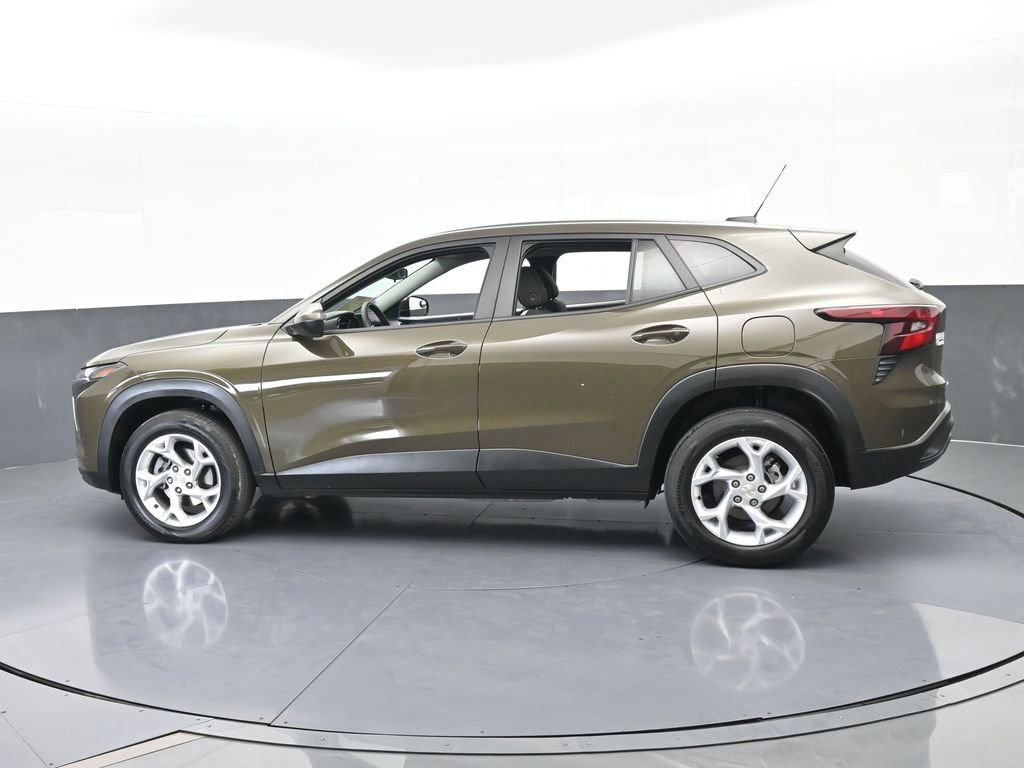 Used 2024 Chevrolet Trax LS w/ LS Convenience Package image 3