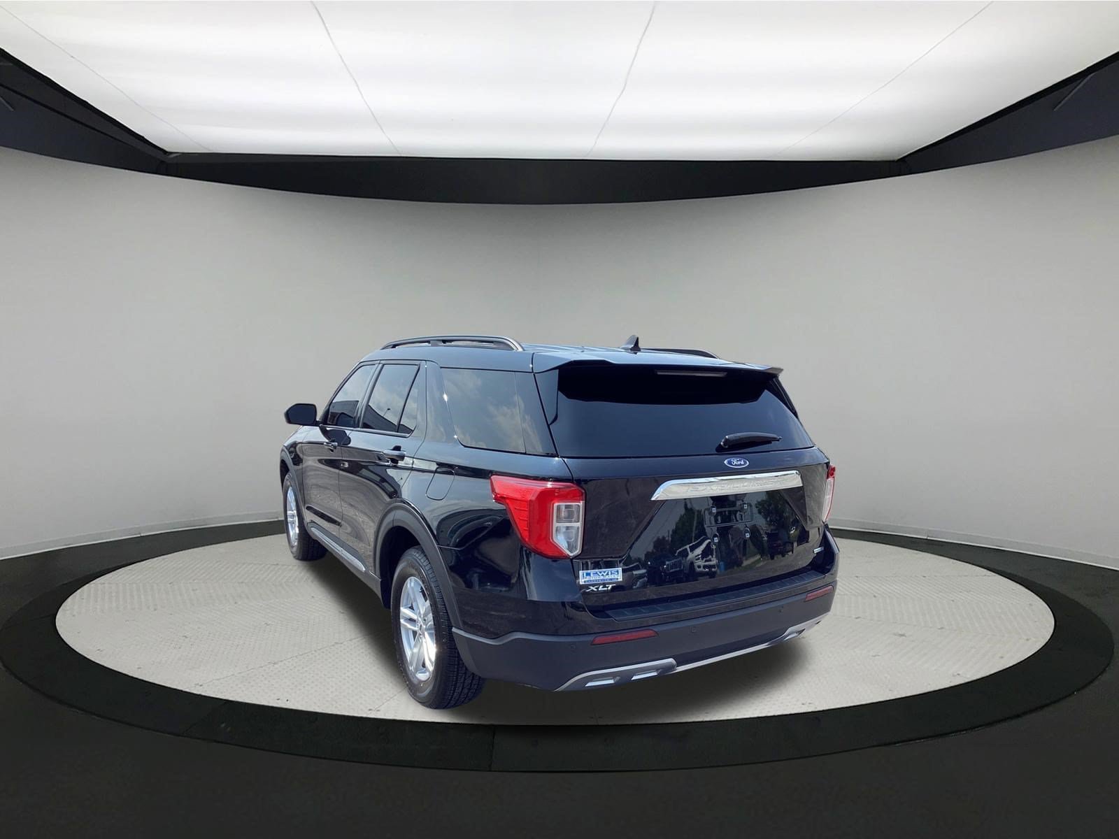 Used 2023 Ford Explorer XLT w/ Equipment Group 202A AWD/4WD image 6
