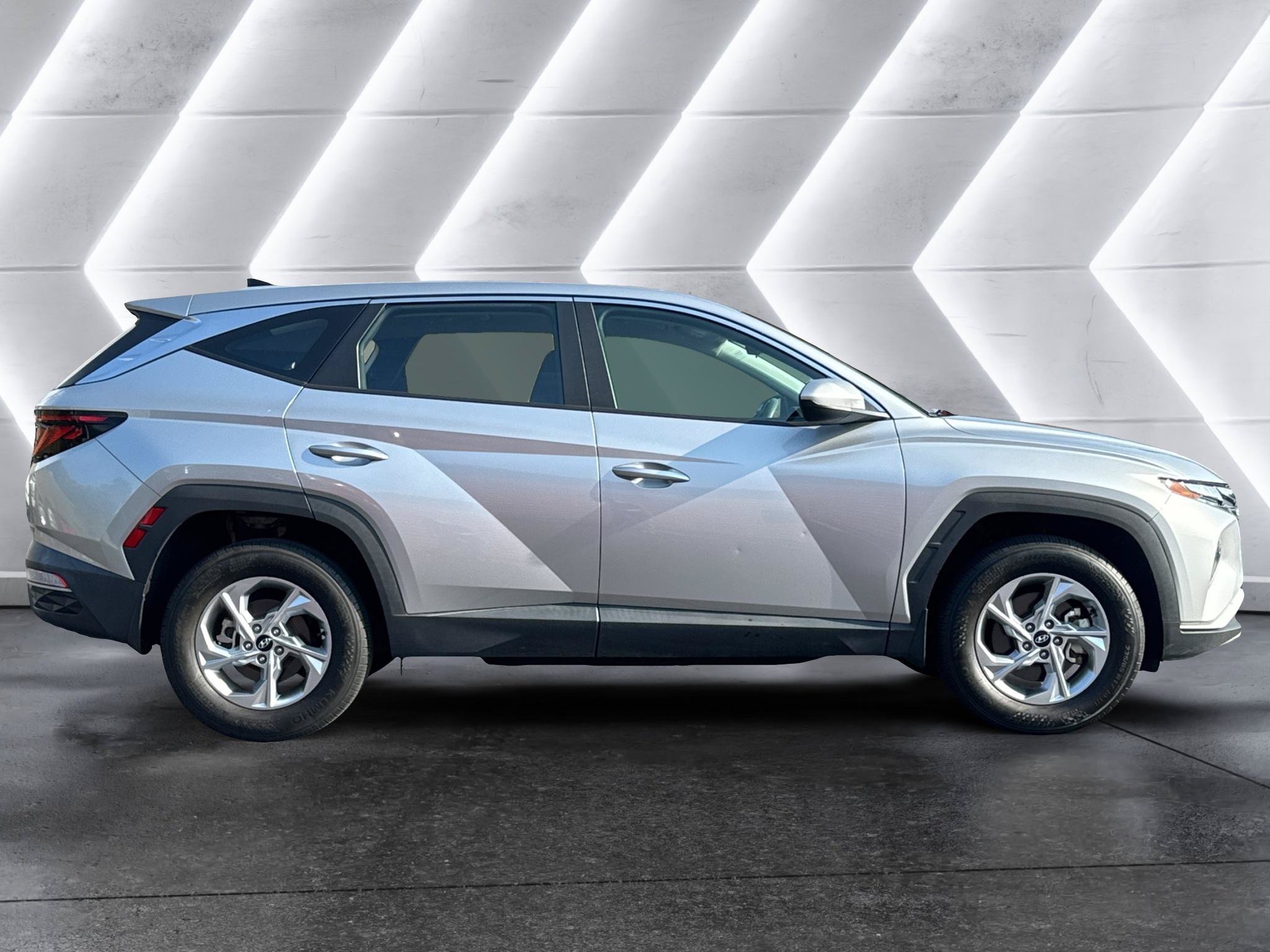 Used 2023 Hyundai Tucson SE AWD/4WD image 4