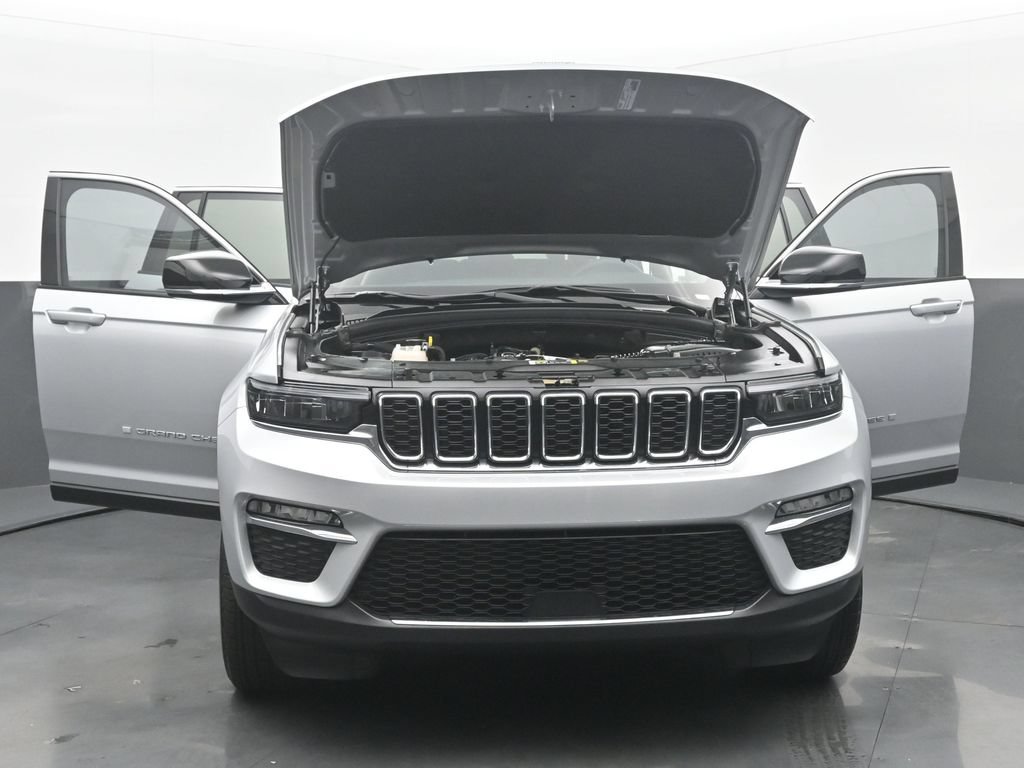 Used 2024 Jeep Grand Cherokee Limited AWD/4WD image 59