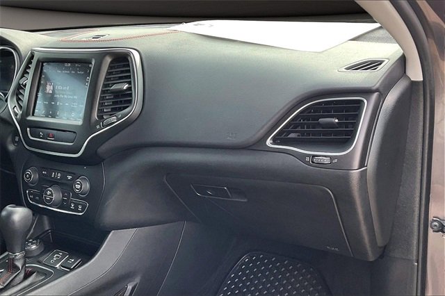 Used 2019 Jeep Cherokee Trailhawk image 15