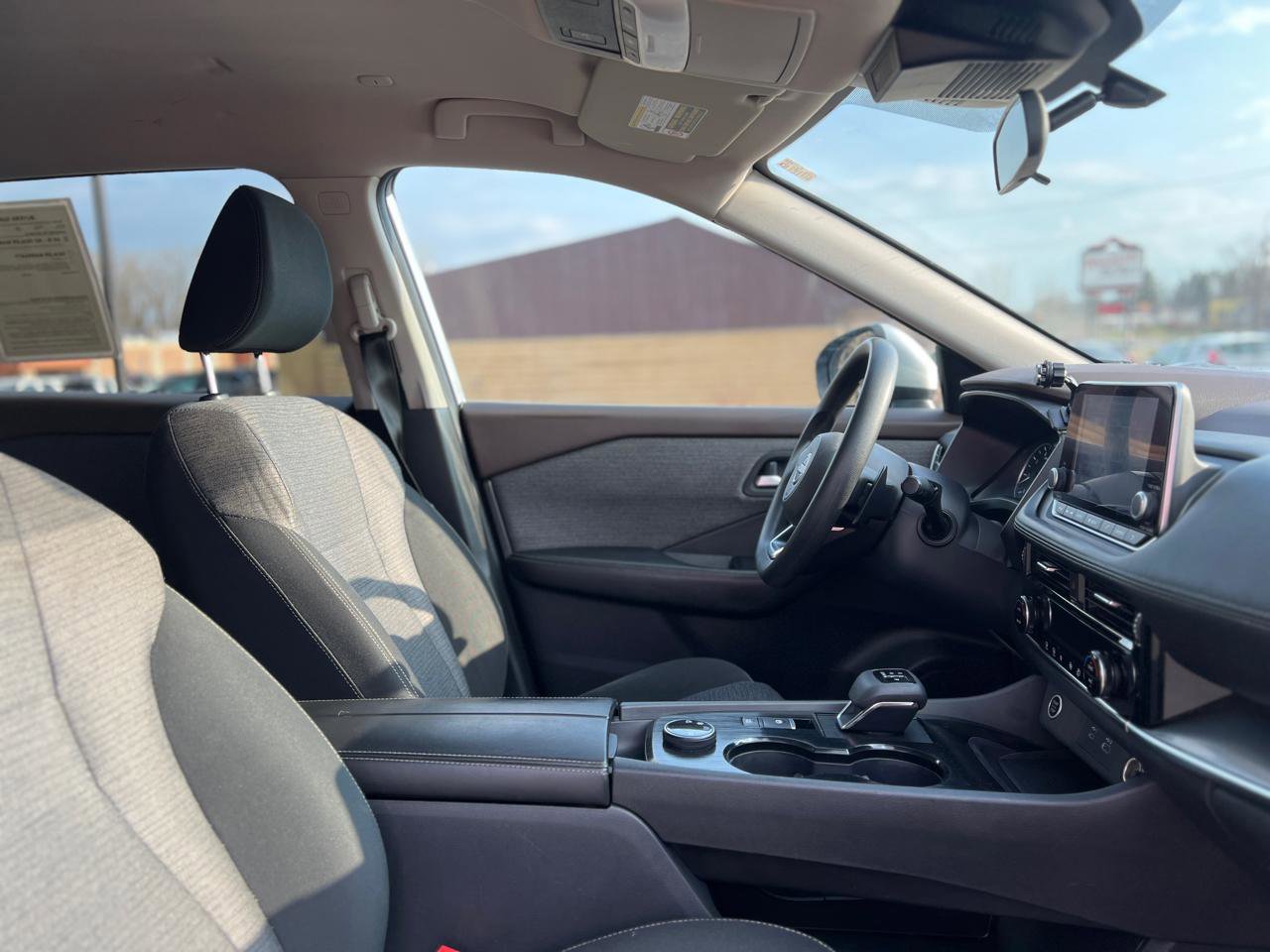 Used 2022 Nissan Rogue SV image 41