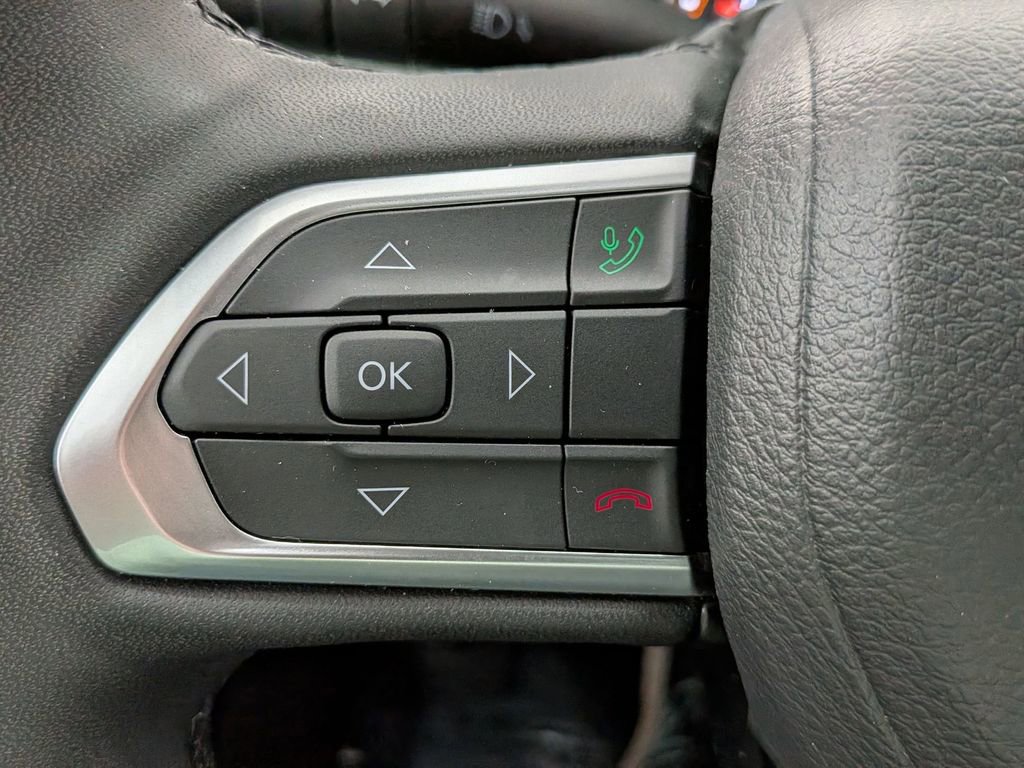 Used 2025 Jeep Compass Limited image 15