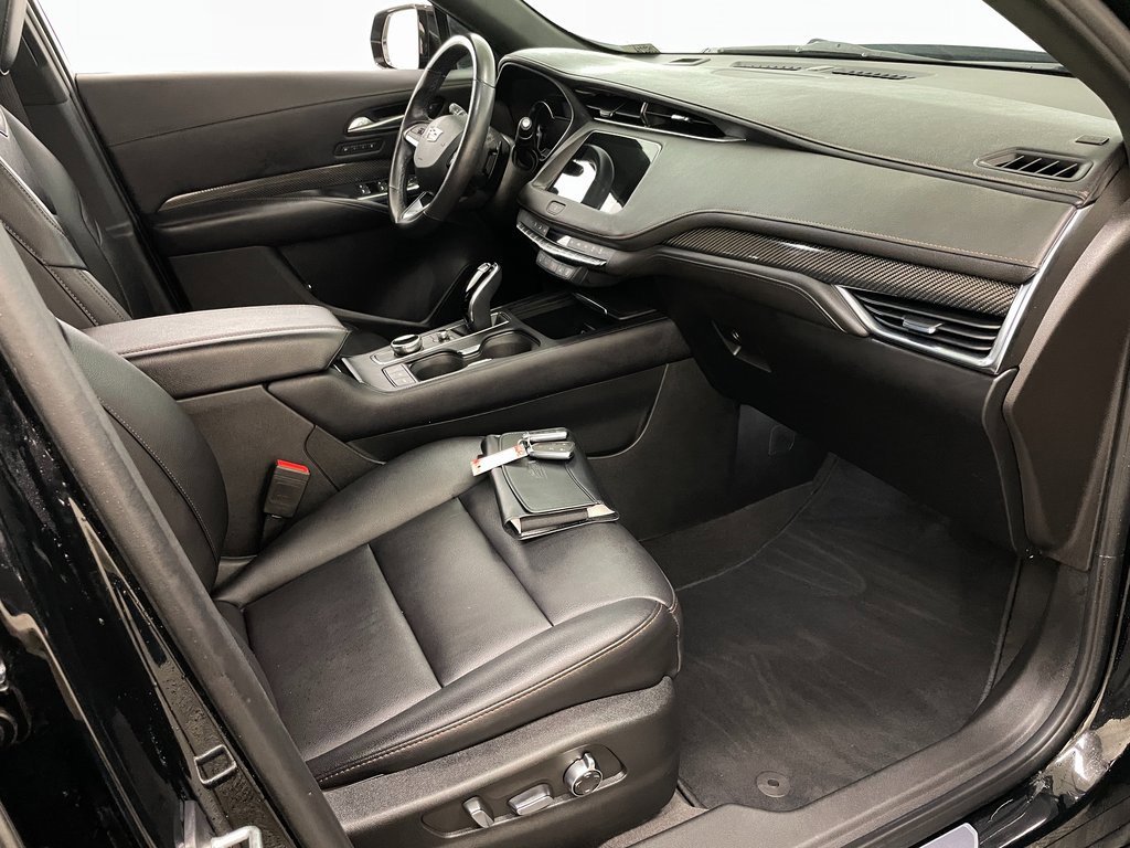 Certified 2023 Cadillac XT4 Sport w/ LPO, Onyx Lite Package image 38
