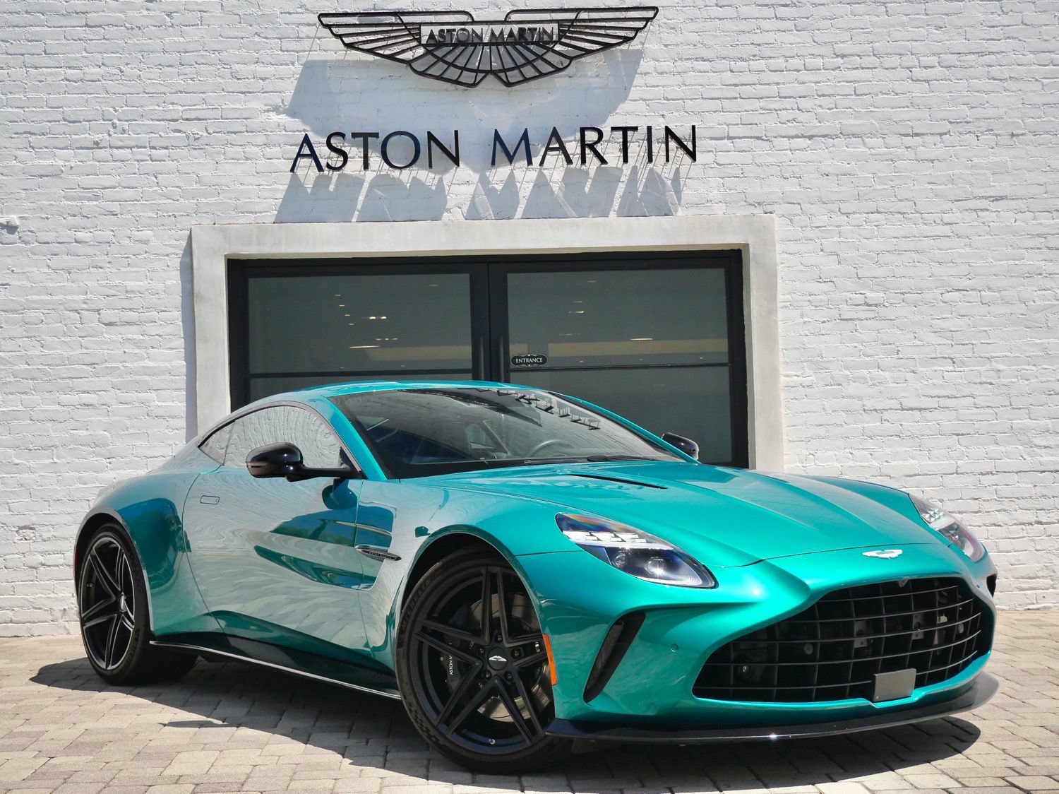 Used 2025 Aston Martin V8 Vantage Coupe RWD image 1