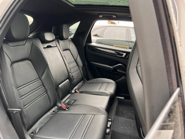 Used 2023 Porsche Cayenne AWD/4WD image 34