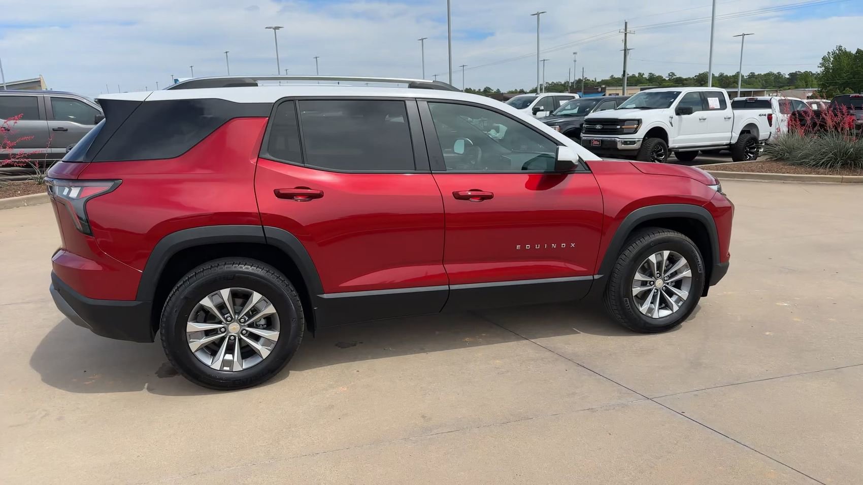 Used 2025 Chevrolet Equinox LT w/ Convenience Package II AWD/4WD image 9
