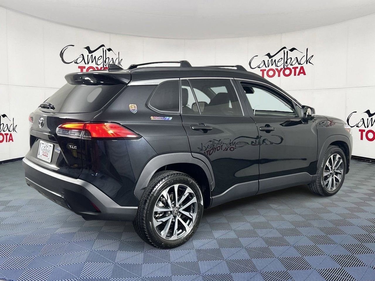 Used 2025 Toyota Corolla Cross XLE w/ Convenience Package FWD image 7