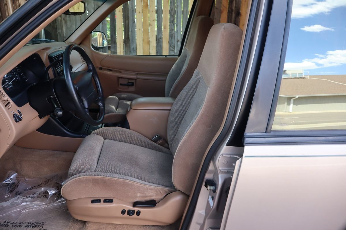 Used 1996 Ford Explorer XLT AWD/4WD image 19