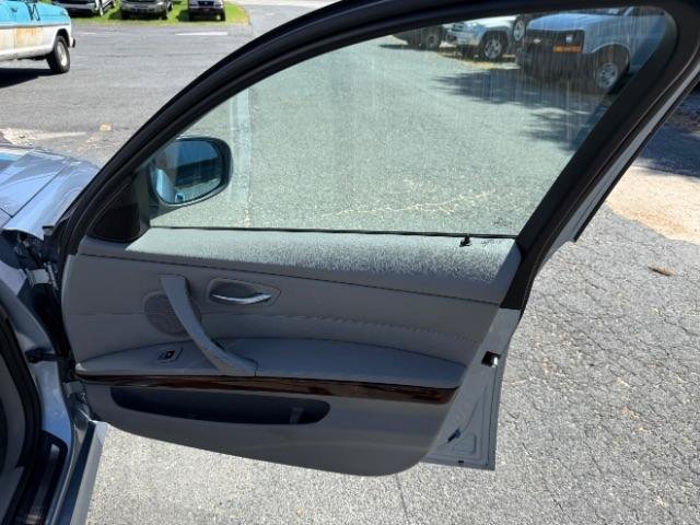 Used 2011 BMW 328i xDrive Sedan AWD/4WD image 9