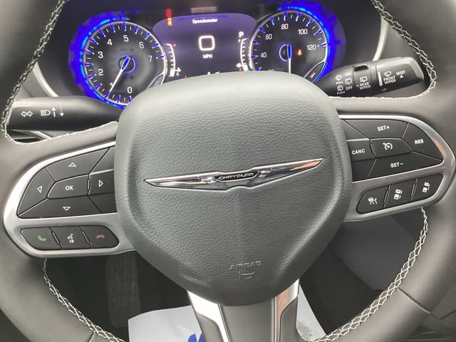 New 2026 Chrysler Pacifica Select AWD/4WD image 13
