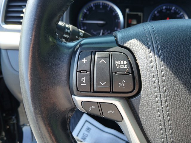 Used 2019 Toyota Highlander XLE AWD/4WD image 36