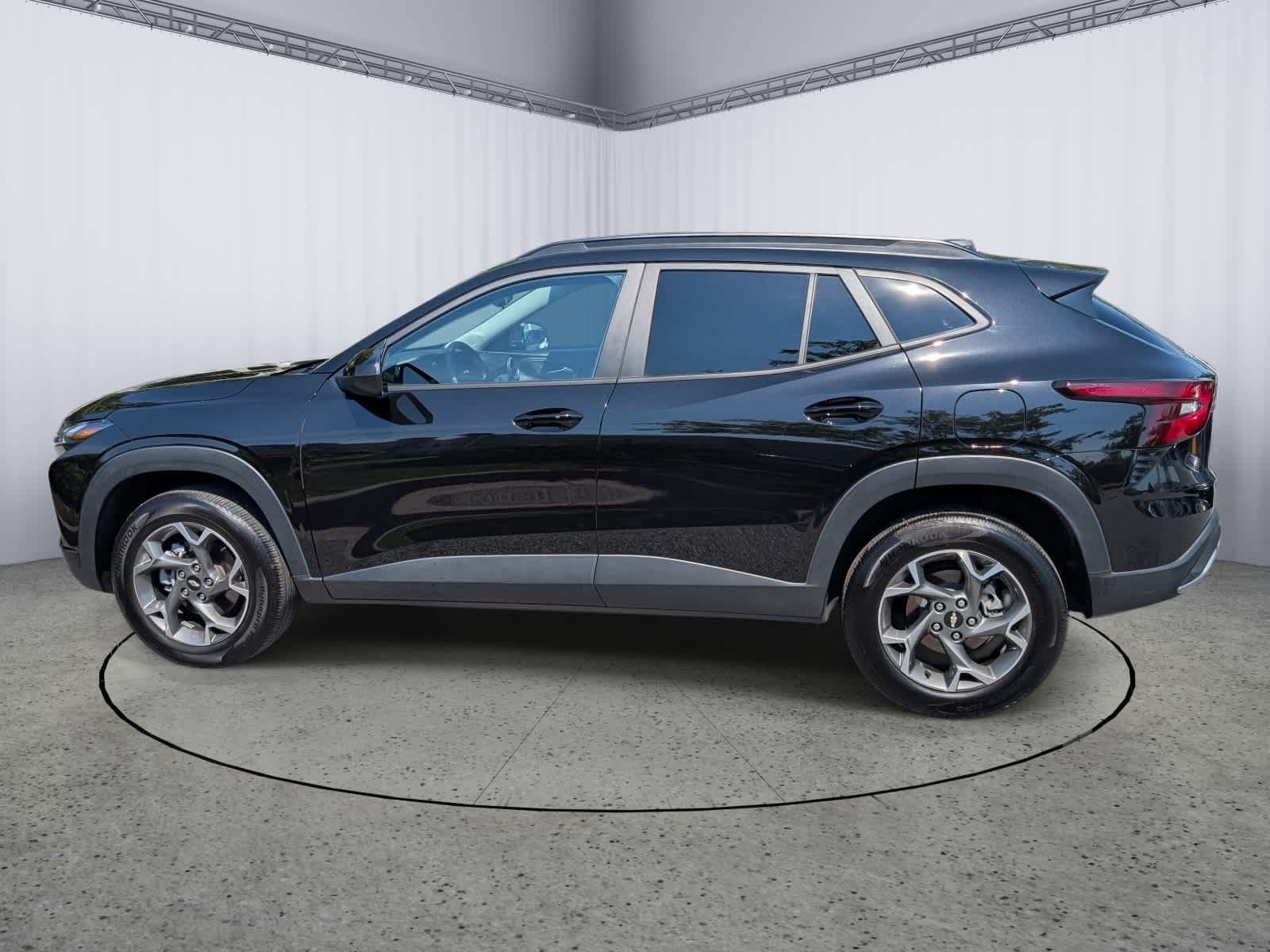 Certified 2025 Chevrolet Trax LT w/ Driver Confidence Package FWD image 6