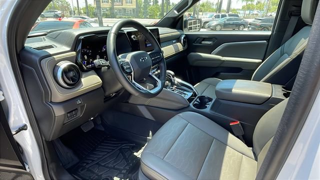 Used 2025 Chevrolet Colorado ZR2 w/ Technology Package AWD/4WD image 12