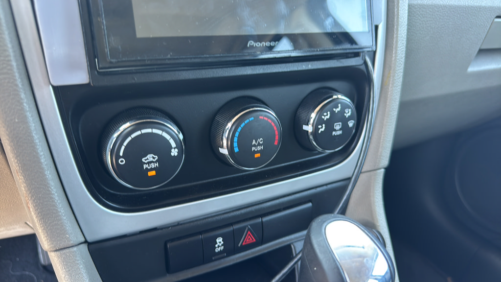 Used 2012 Dodge Caliber SXT FWD image 25