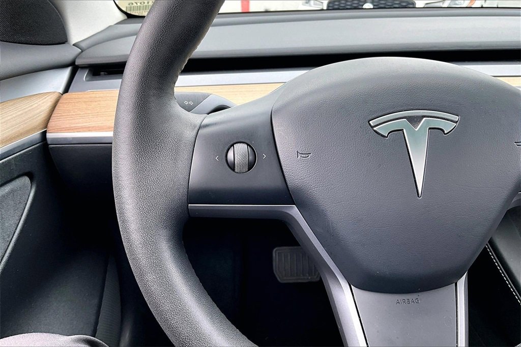 Used 2023 Tesla Model 3 Standard Range image 11