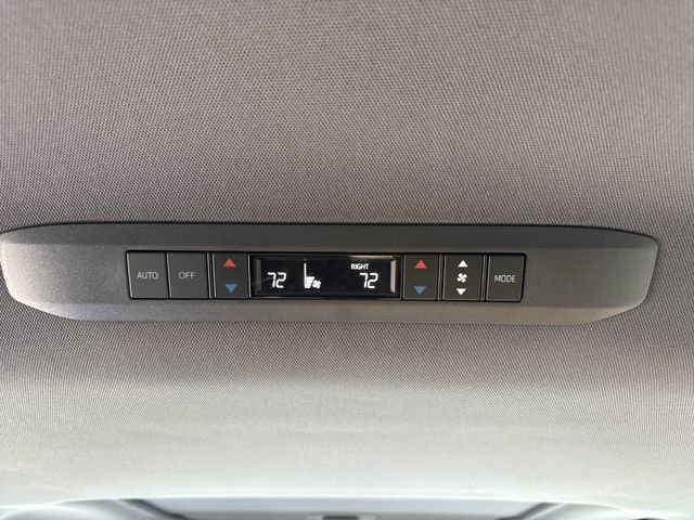 Used 2023 Toyota Sienna XLE AWD/4WD image 21