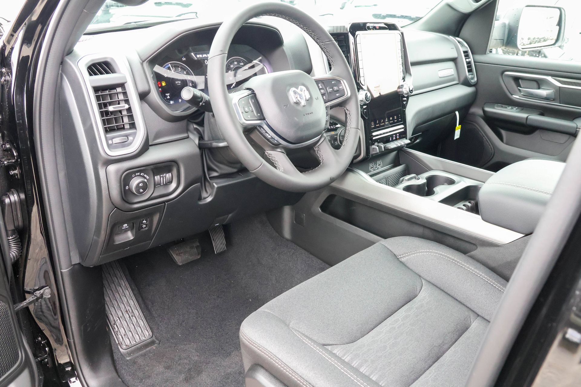 New 2026 RAM 1500 4x4 Crew Cab image 3