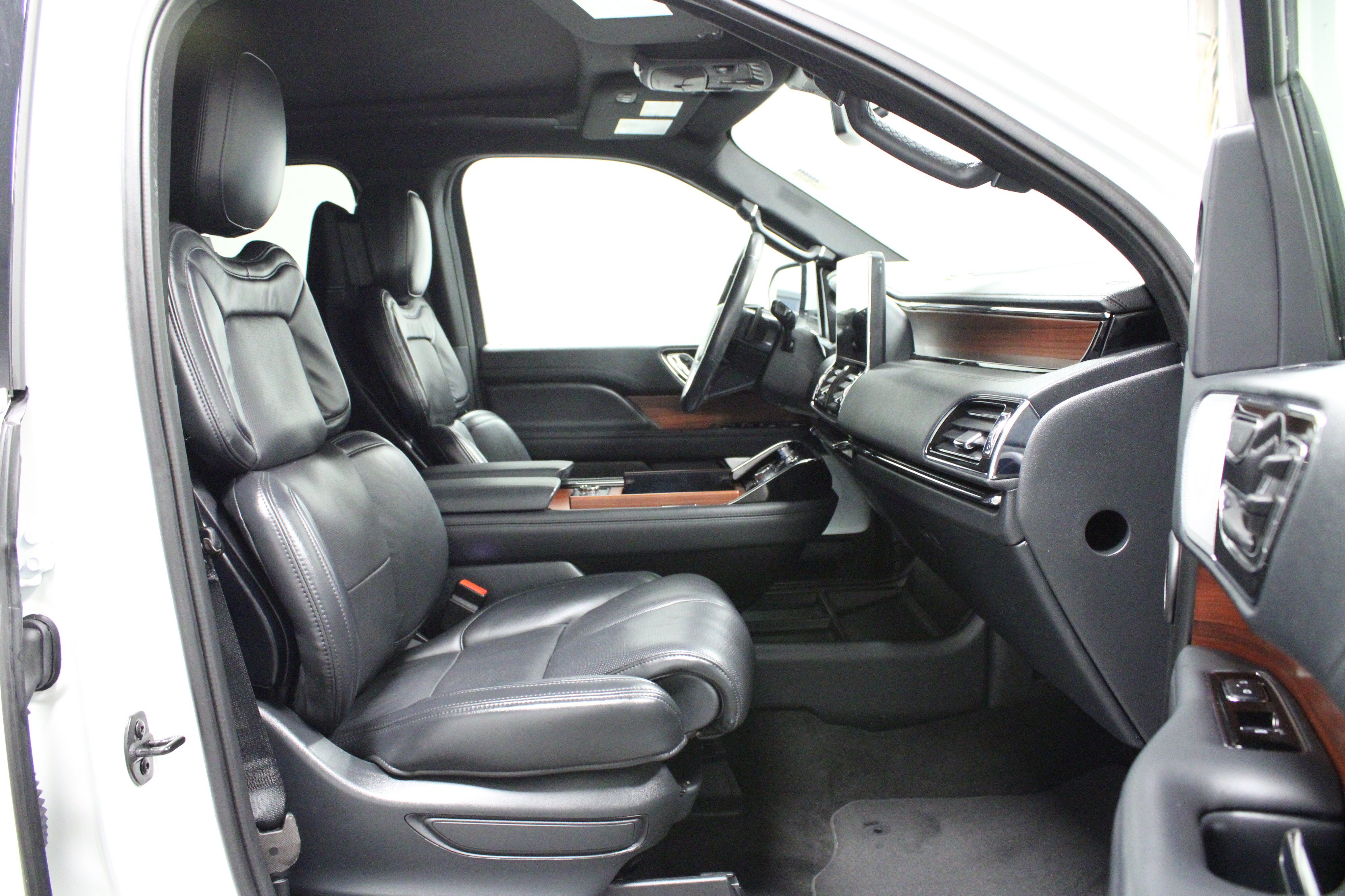 Used 2023 Lincoln Navigator Reserve AWD/4WD image 19