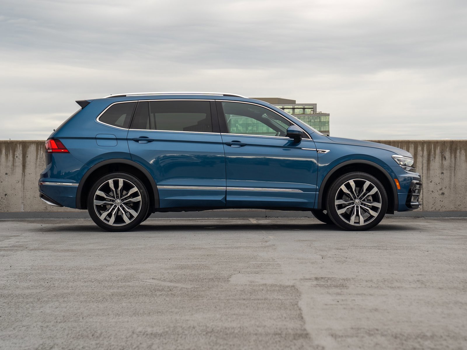 Used 2020 Volkswagen Tiguan SEL Premium R-Line AWD/4WD image 6