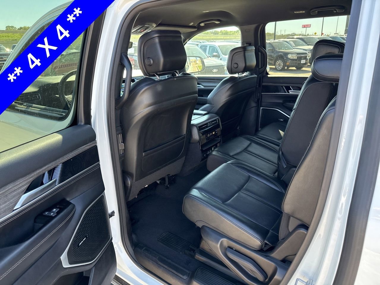 Used 2024 Jeep Wagoneer L Series II w/ Flexible Seating Group image 7