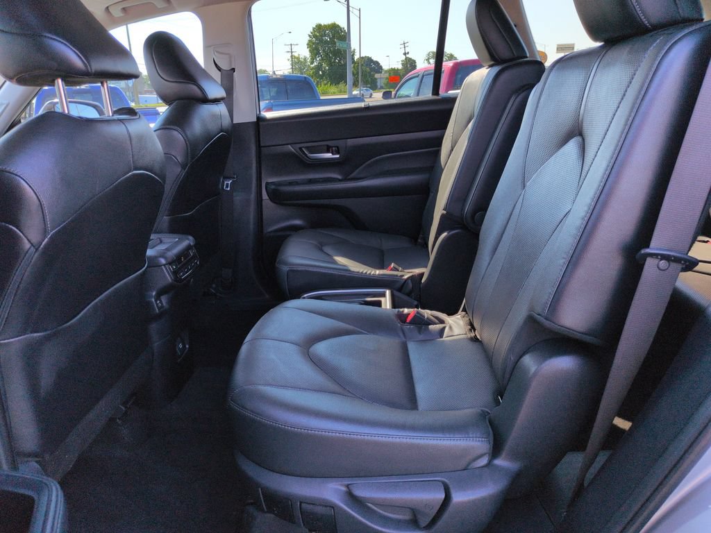 Used 2024 Toyota Grand Highlander AWD Hybrid image 25