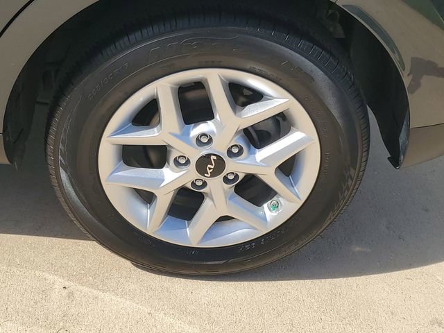 Used 2025 Kia Soul LX FWD image 12
